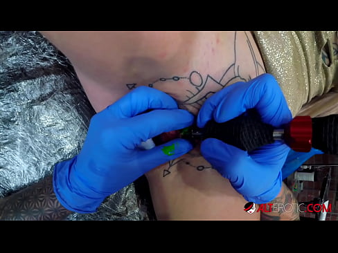 ❤️ Itin tatuiruota karšta Sully Savage gavo tatuiruotę ant savo klitorio ☑ Just porno prie porno lt.desixxxtube.ru ﹏
